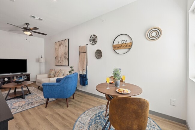 Building Photo - The Vues Apartments