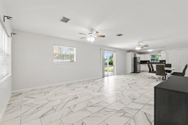 Building Photo - 25223 Lakeview Rd