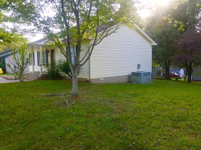 Building Photo - 309 N Ivy Ct