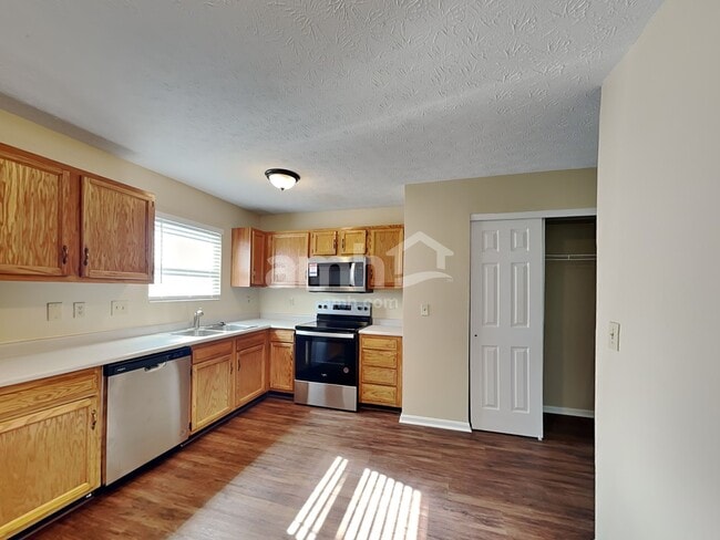 Building Photo - 5143 Christopher Dr