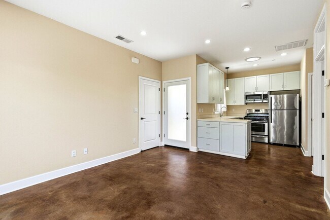 Building Photo - Sunny & Private 1BR Home in Prime Santa Cruz Location