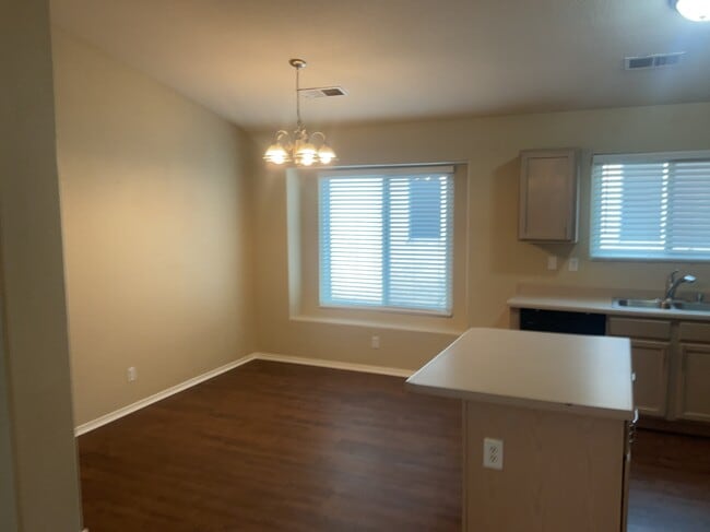 Building Photo - 736 Autumn Meadows Dr