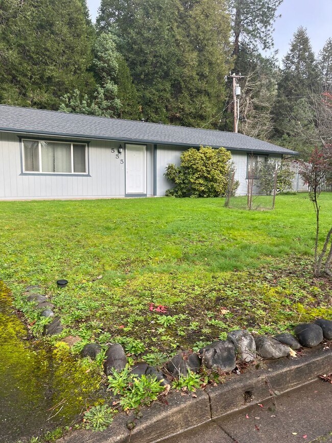 Foto del edificio - 3 bed / 2 bath house