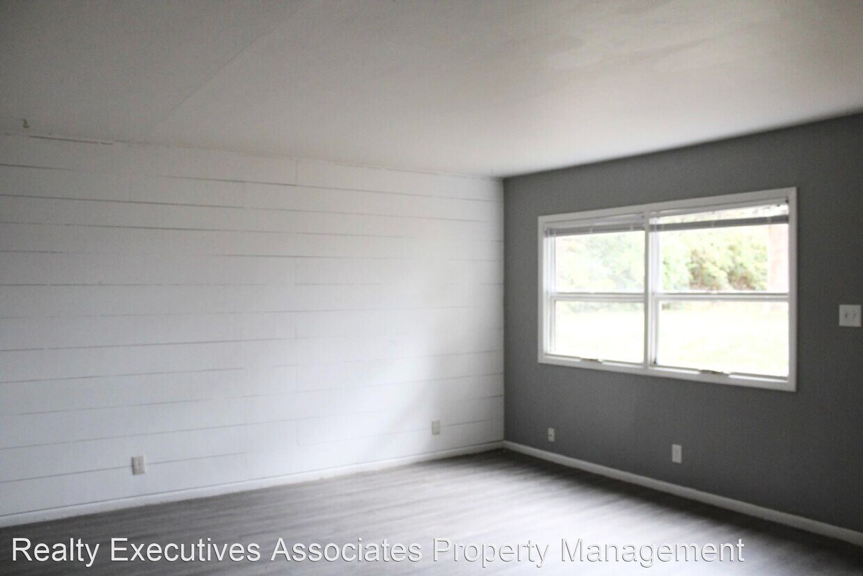 Building Photo - 400 Watauga Dr