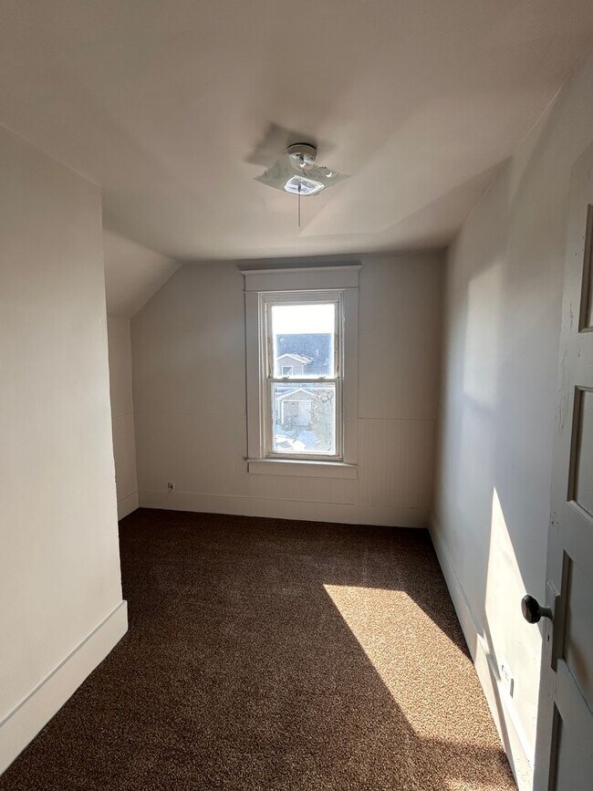 Building Photo - 1302 Sinclair St