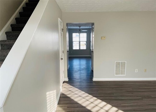 Building Photo - 7188 Grosbeak St