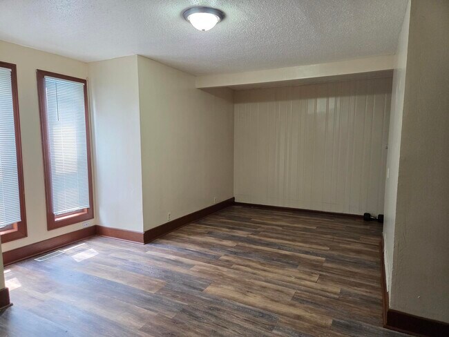 Building Photo - 2516 N Lyndale Ave