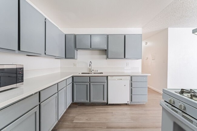 Building Photo - Upgraded 3 Bedroom Unit Near Air Force Base!