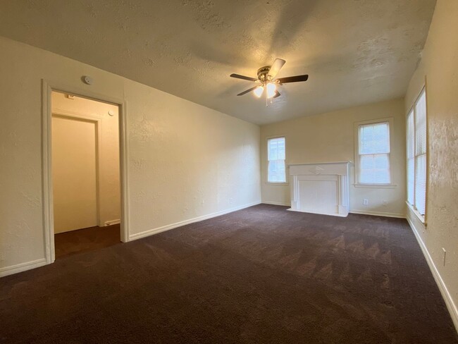 Building Photo - 1320 Campbell Rd