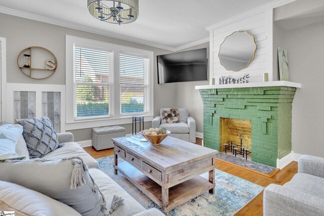 Building Photo - 801 E North St