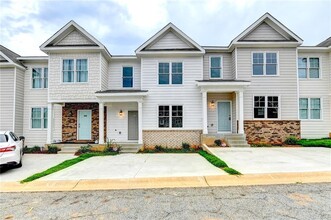 Building Photo - 2776 Laurel Ridge Cir