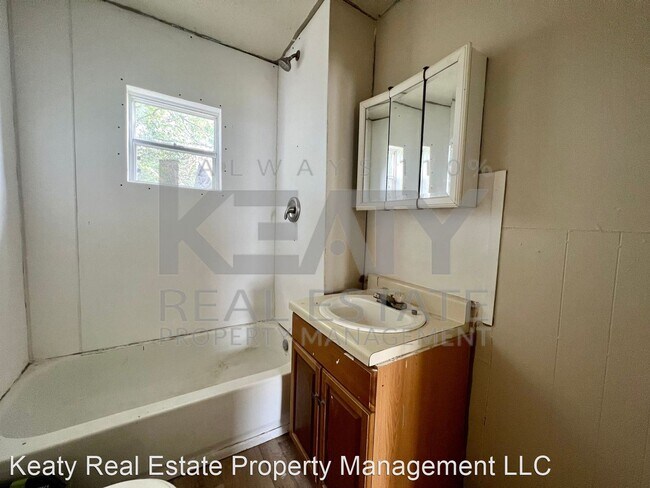 Building Photo - 2 br, 1 bath House - 806 West D Street