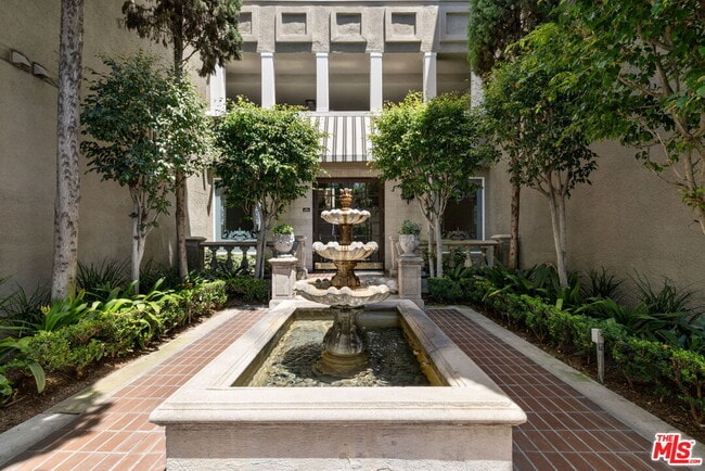 Building Photo - 8455 Fountain Ave
