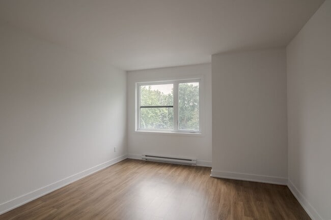 Photo du bâtiment - 1800 Rue Victoria