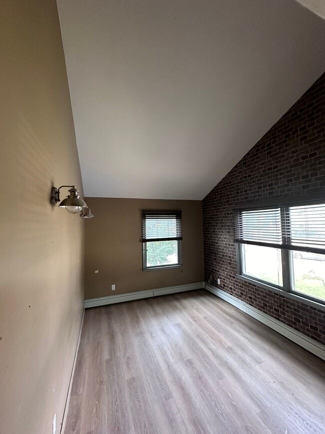 Building Photo - 2 Concord Dr