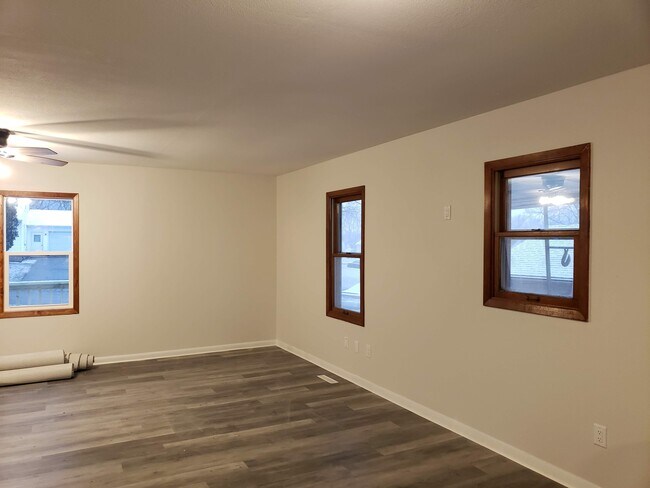 Living room - 713 E 21st Street Pl S
