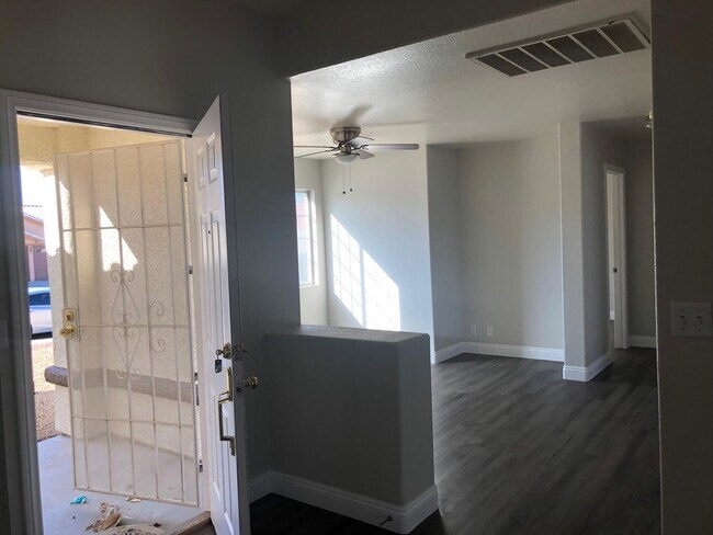 Foto del edificio - Showings Available NOW