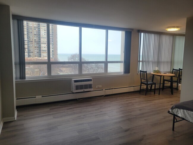 Foto del edificio - 6171 N Sheridan Rd