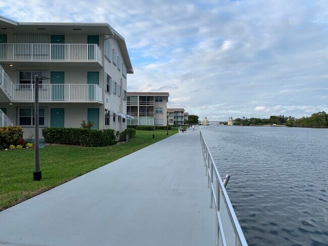 Foto del edificio - 650 Horizon St E