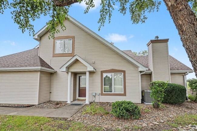 Building Photo - 612 Bos Landen Dr