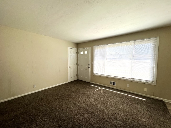 Building Photo - 2216 W Crawford St