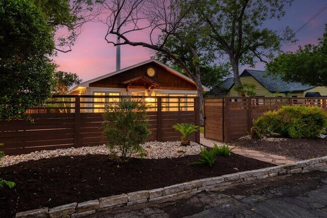 Foto del edificio - 2100 Newfield Ln