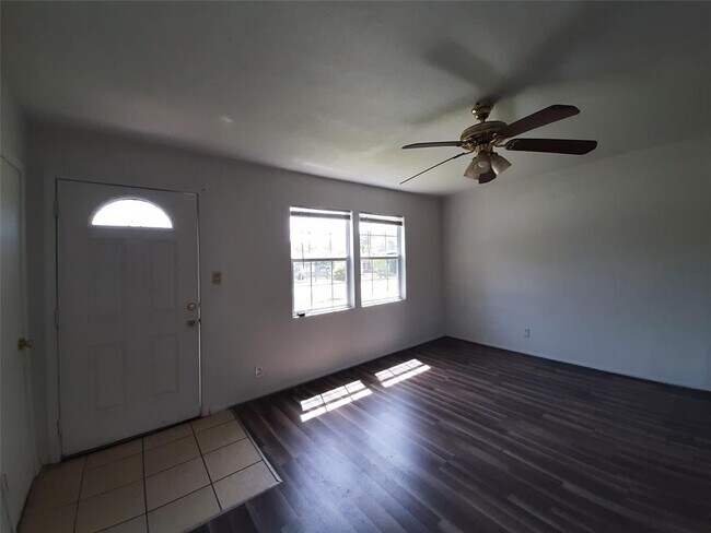 Building Photo - 10322 Rosehaven Dr