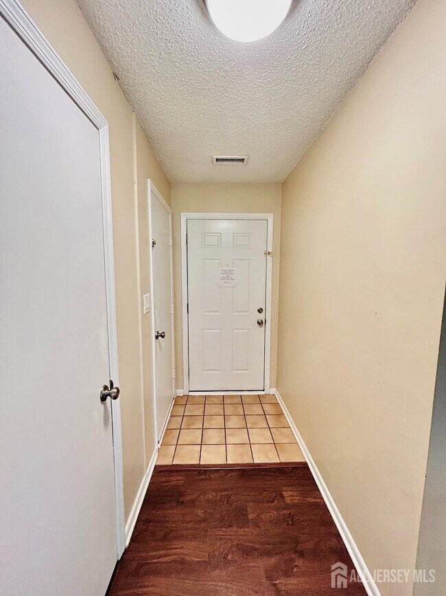 Foto del edificio - 13 Nicole Terrace