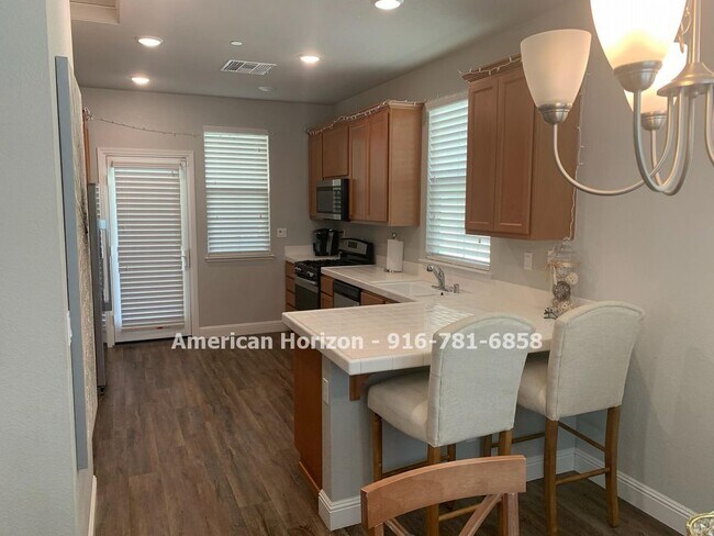 Foto del edificio - Newer 3 Bedroom Solar Home--East Roseville