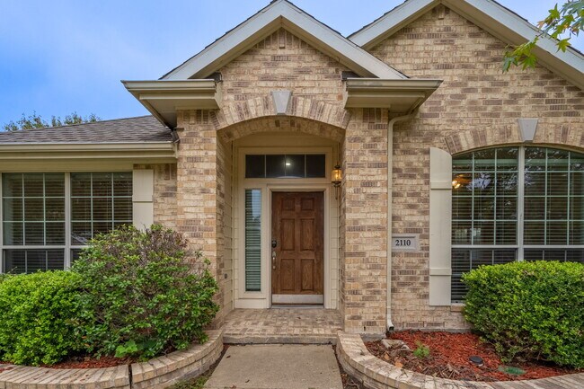 Building Photo - 2110 Danbury Dr
