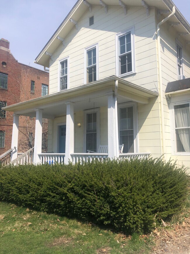 Front - 316 N State St