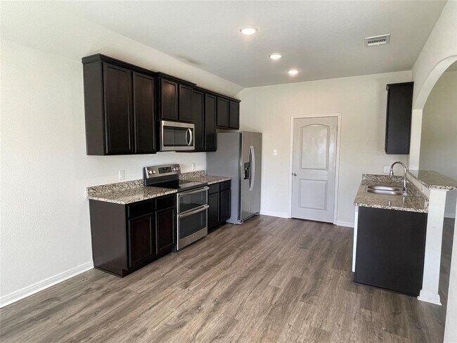 Foto del edificio - 1531 Twin Estates Dr