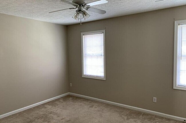 Foto del edificio - 409 Three Creeks Ct
