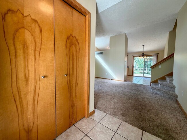 Foto del edificio - 5653 E Grove Dr SE