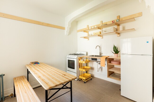 Foto del edificio - 329 Holbrook Ave