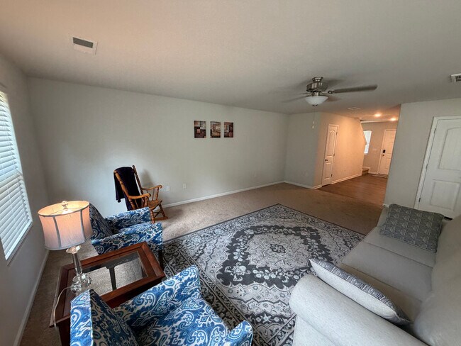 Foto del edificio - Room in House on Creedmore Hills Dr