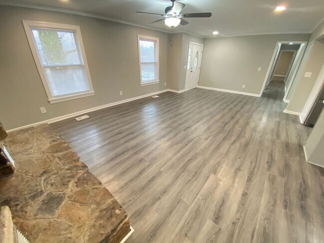 Photo - 337 Hickory Dr House