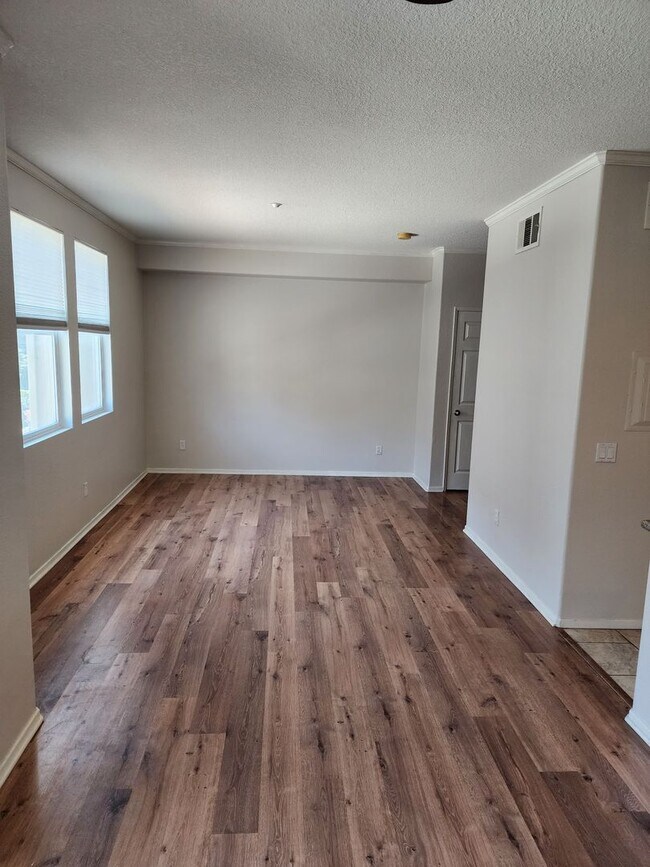 Foto del edificio - 1 bedroom Townhome with loft office and 2 ...