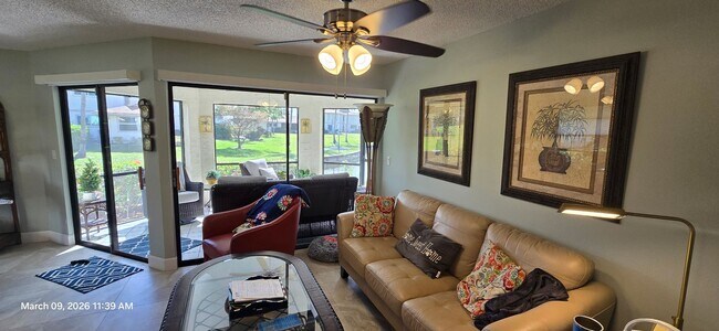 Foto del edificio - Welcome to **Caloosa Yacht & Racquet Club**, one of Fort Myers’ most charming **gated waterfront ...