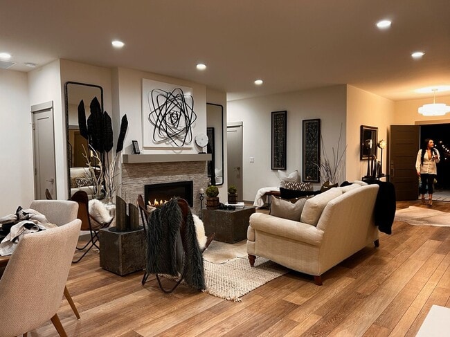 Building Photo - Brand New Luxury Home in Gated Community - Furnished Option Available