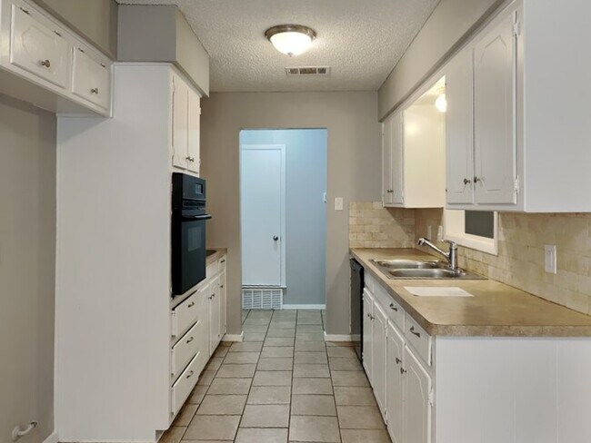 Building Photo - 6028 Harrison Way