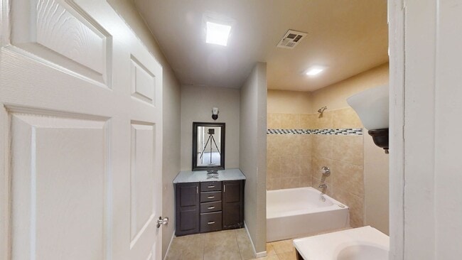Building Photo - 359 Santa Rita Pl