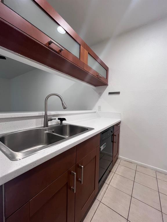 Foto del edificio - 8055 Cambridge St