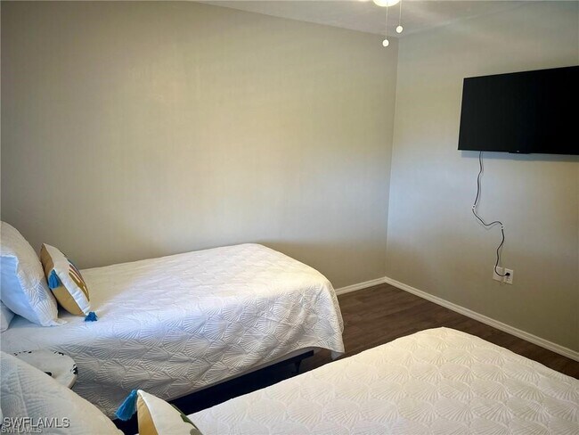 Foto del edificio - 240 Pebble Beach Blvd
