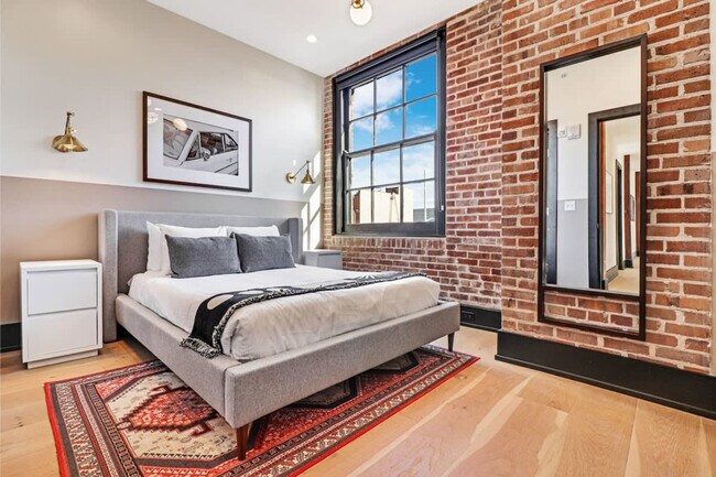 Building Photo - 1148 S Peters St