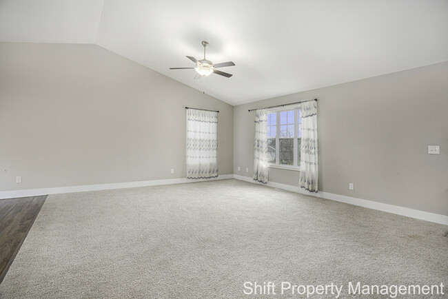 Building Photo - 5872 Birdsong - Gorgeous Kentwood Home