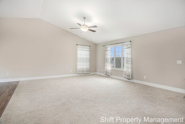 Foto del edificio - 5872 Birdsong - Gorgeous Kentwood Home