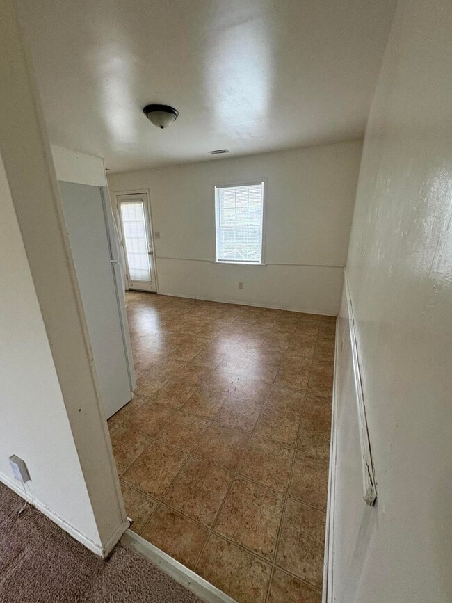 Building Photo - 1280 Ascot Park