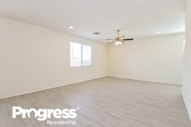 Building Photo - 12158 W Charismatic Dr