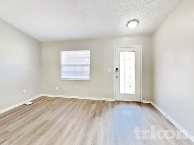 Building Photo - 13415 Twin Lake Ave